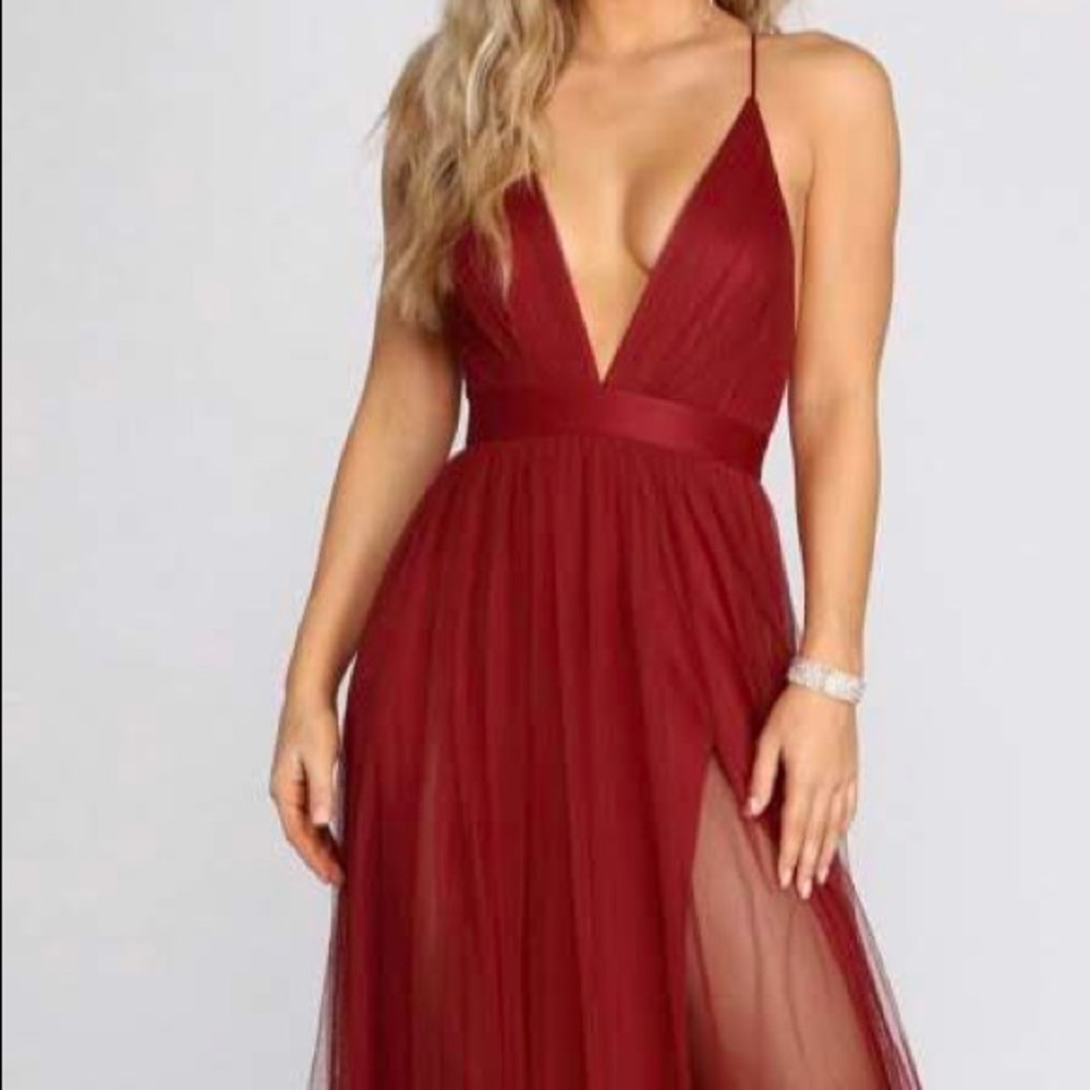 PLEATED TULLE FORMAL DRESS